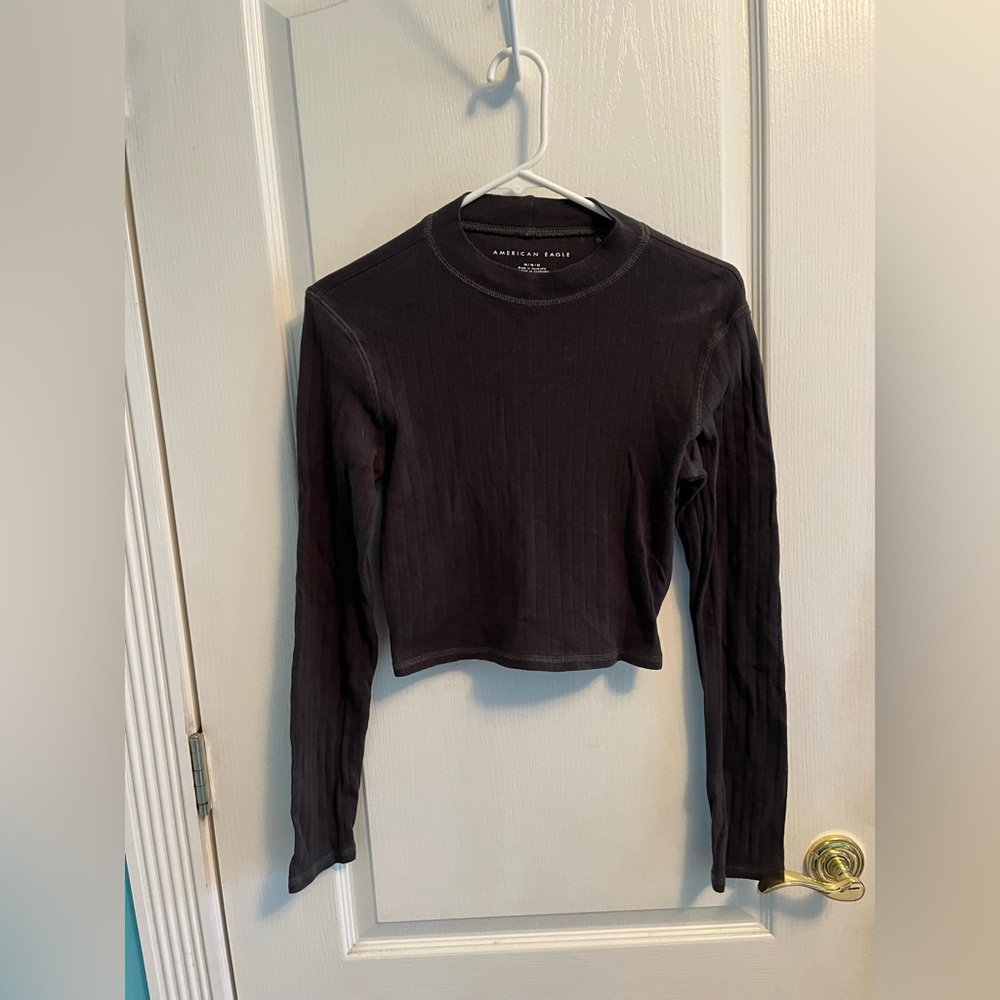American Eagle Grey Cropped Long Sleeve Shirt